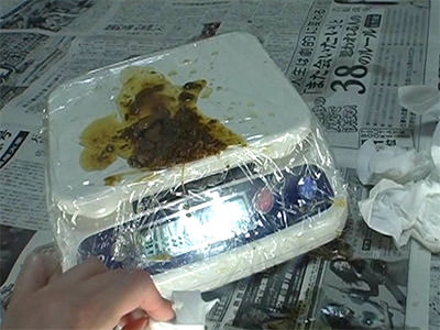 【自撮り】カメラの前で排泄したウンコの重さを測るという謎の行為